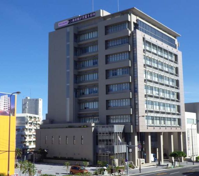 琉球新報社電光掲示板設置工事